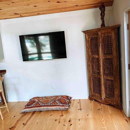 Modern Treehouse, Close To Downtown And Beach Уилмингтън Екстериор снимка