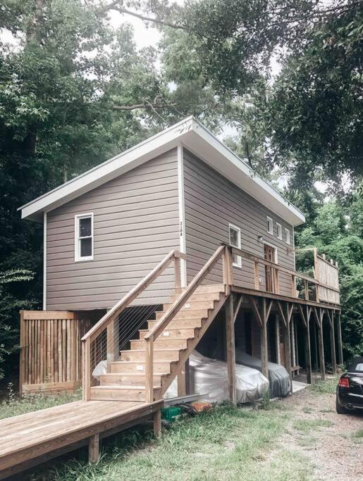 Modern Treehouse, Close To Downtown And Beach Уилмингтън Екстериор снимка