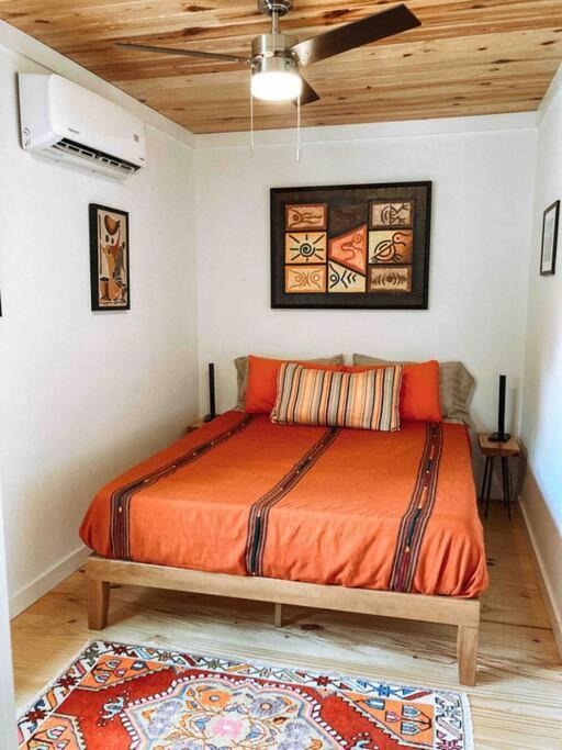 Modern Treehouse, Close To Downtown And Beach Уилмингтън Екстериор снимка